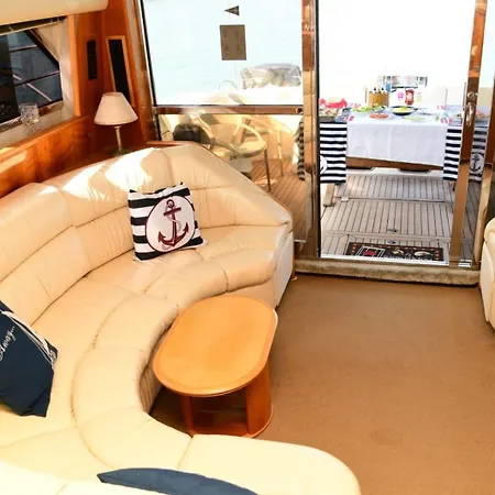 Botel Ottoman 07 Private Yacht Experience Side